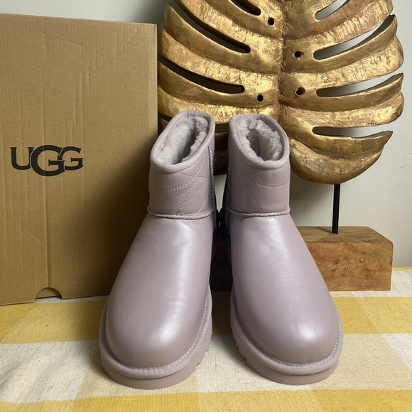 lacender purple Uggs Classic mini pearlizes boot - Picture 2 of 13